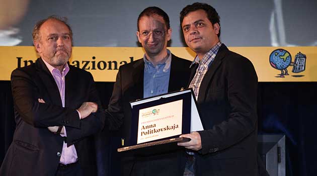 Carlos Dada (right) receives the 2012 Anna Politkovskaya Award