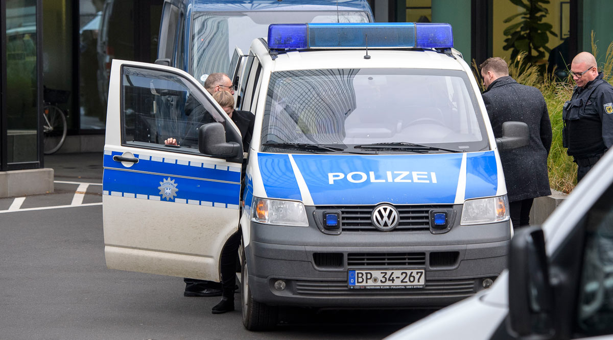 German police raid Deutsche Bank