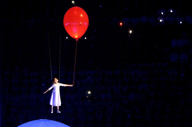 Liza Temnikova as Lyubov performs Moskva/The Dream