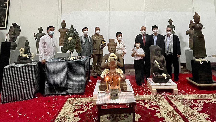 The Minister of Culture and Fine Arts of Cambodia along with local dignitaries and Bradley J Gordon, legal advisor to the ministry, during a ceremony welcoming five returned relics at the National Museum, Phnom Penh on September 29, 2021. Image: Union of Youth Federations of Cambodia - UYFC