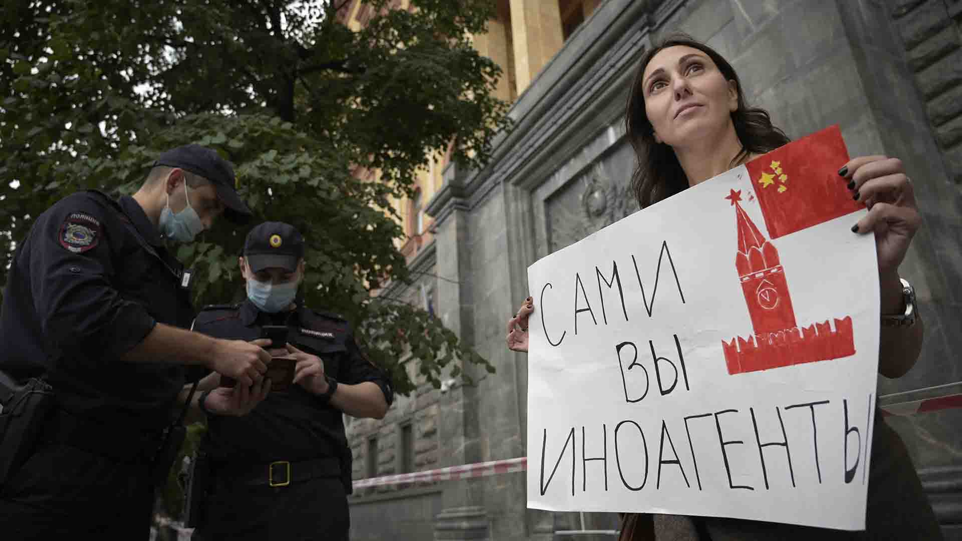 Foreign agent media protest in Russia