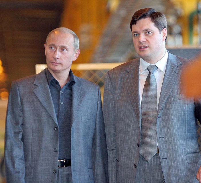 Photo of Putin and Mordashov side by side in 2006