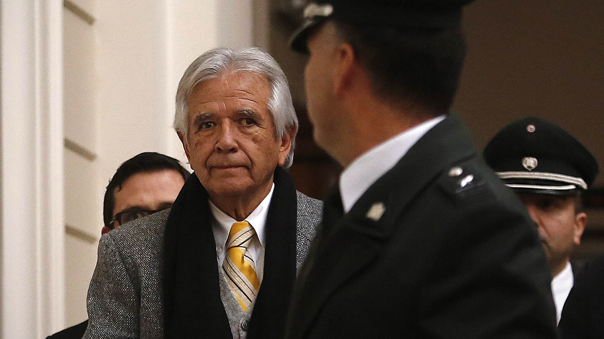 Photo of Carlos Cardoen at court in Chile