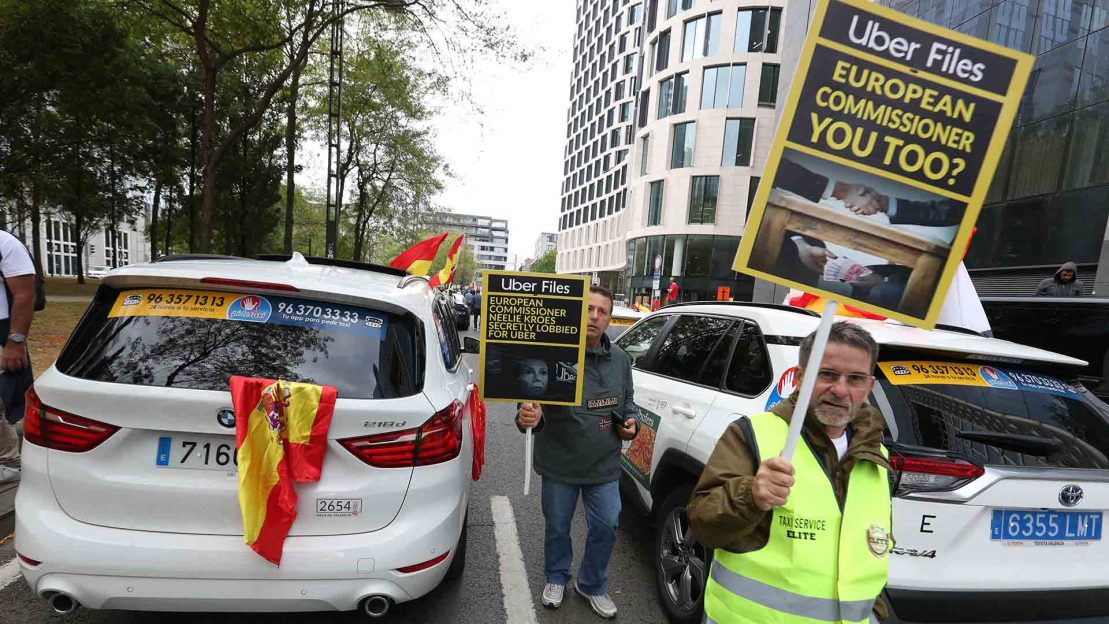 Taxi drivers block Brussels, demanding EU investigate Uber Files