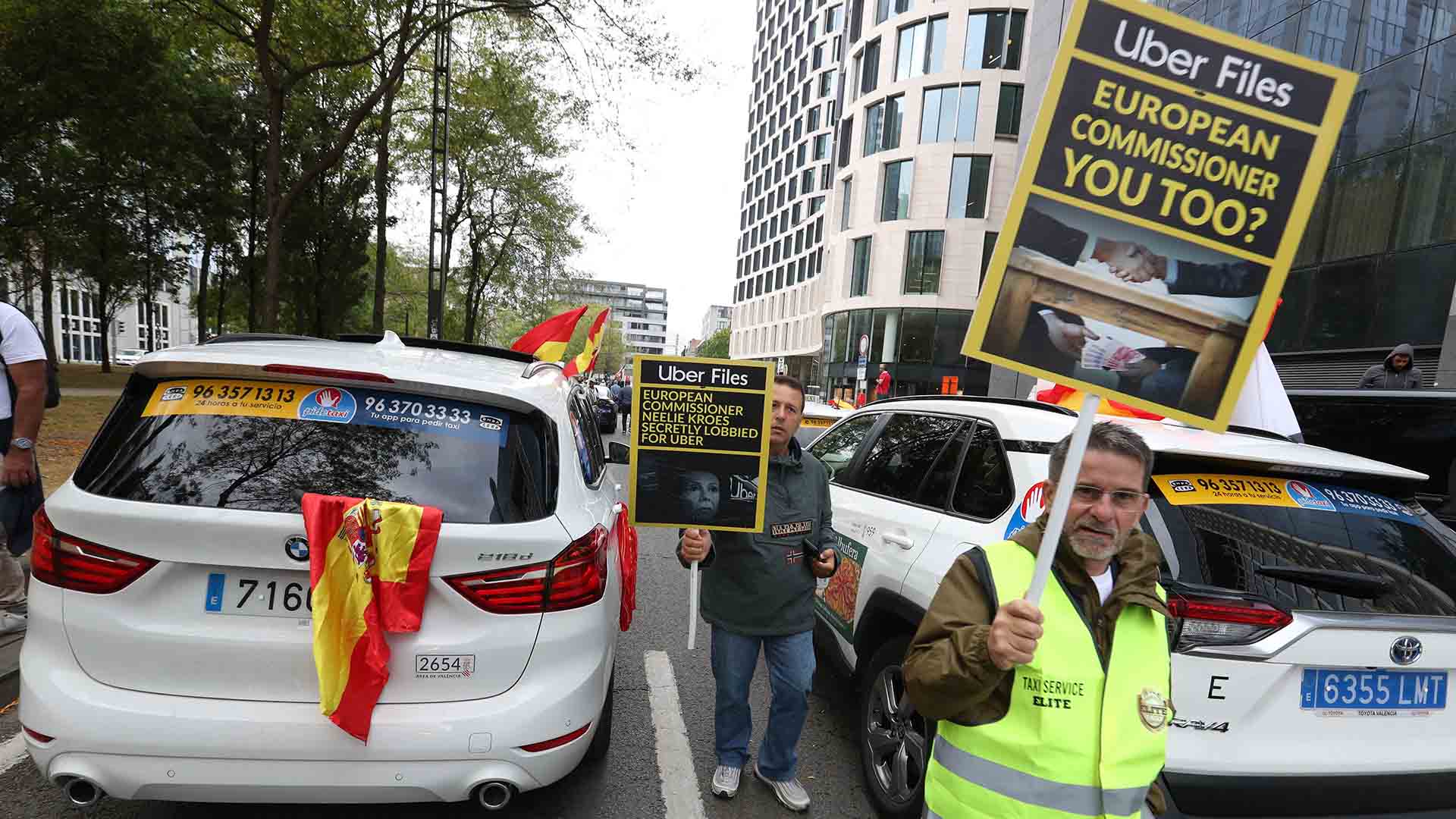 Taxi Drivers Block Brussels Demanding Eu Investigate Uber Files Revelations Icij