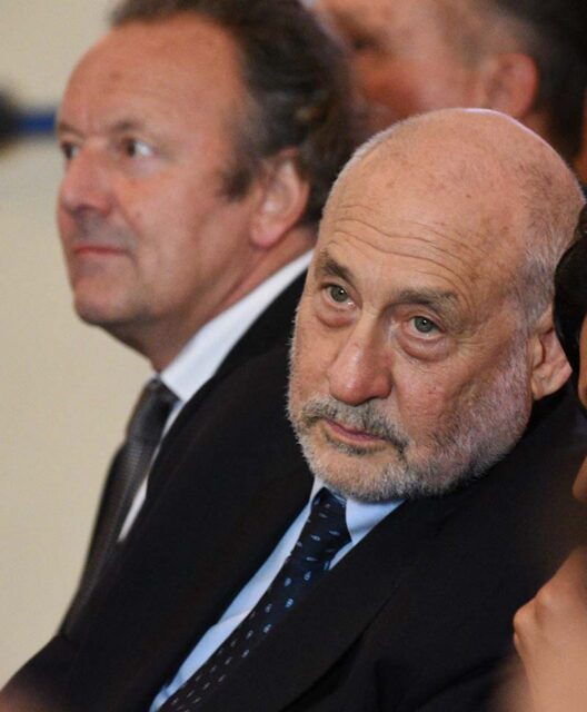 Photo of Joseph Stiglitz and Mark Pieth